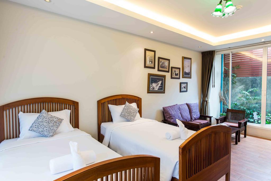Feung Nakorn Balcony Rooms And Cafe Bangkok Habitación foto